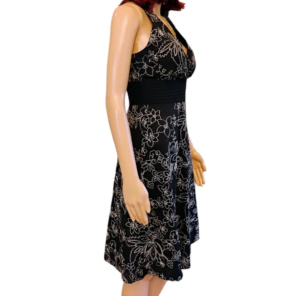White House Black Market Embroidered Halter Dress Size 0 - Picture 4 of 7